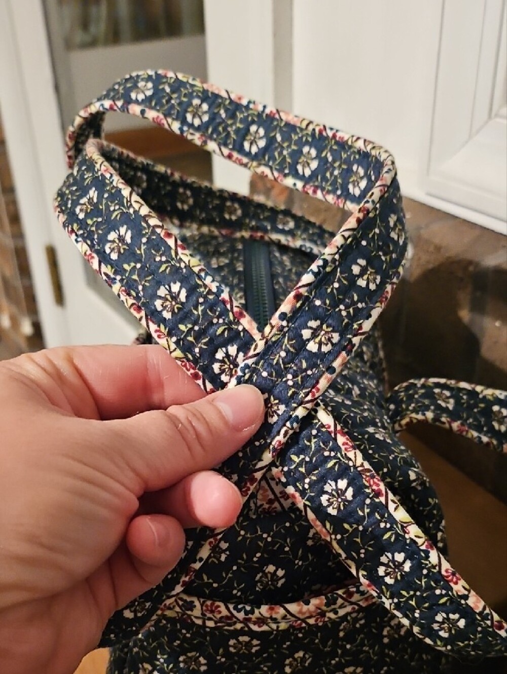 Vera Bradley 100 Bag - Picture 6 of 7